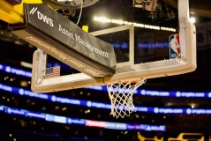 篮球新星吉迪4年1亿续约公牛，湖人绝杀一战成就传奇