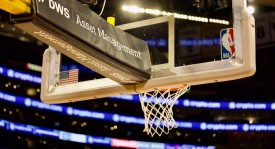 篮球新星吉迪4年1亿续约公牛，湖人绝杀一战成就传奇